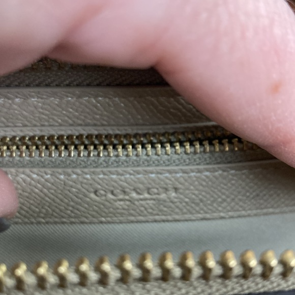 COACH long wallet approx 8x4. - Picture 9 of 9